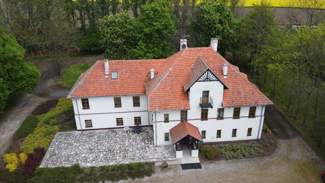 Dwór Komorowo Exterior foto